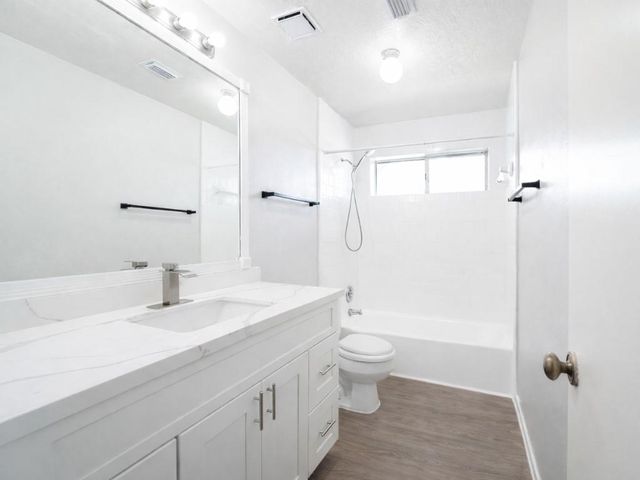 16003 Surrey Woods Drive, Friendswood, TX 77546