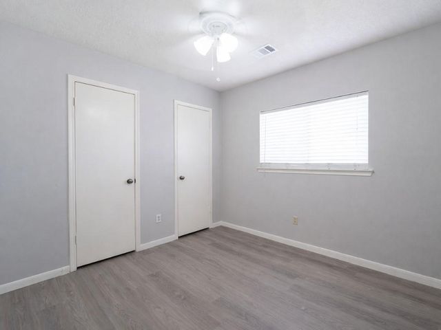 16003 Surrey Woods Drive, Friendswood, TX 77546