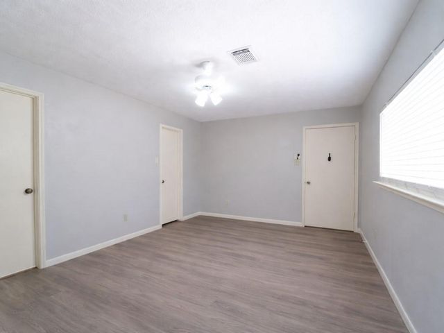 16003 Surrey Woods Drive, Friendswood, TX 77546