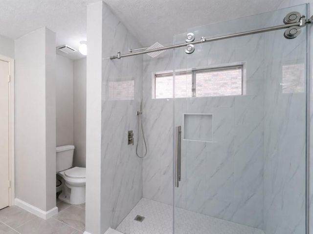 16003 Surrey Woods Drive, Friendswood, TX 77546