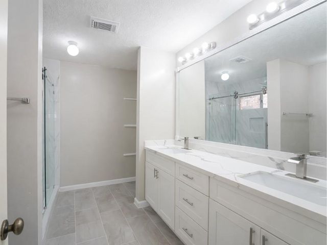 16003 Surrey Woods Drive, Friendswood, TX 77546