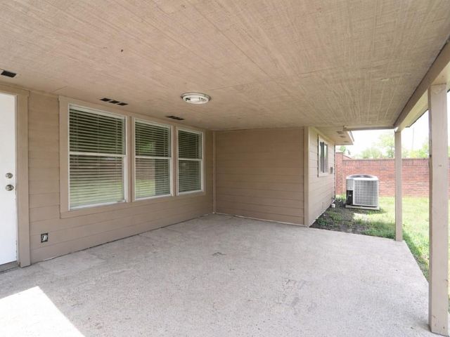 16003 Surrey Woods Drive, Friendswood, TX 77546