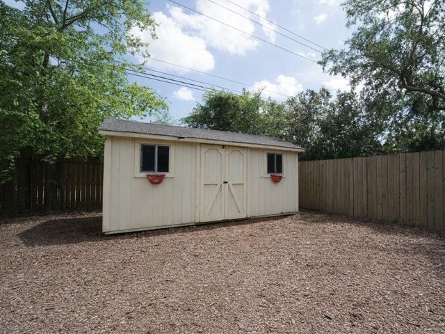 16003 Surrey Woods Drive, Friendswood, TX 77546