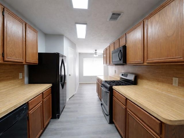 16003 Surrey Woods Drive, Friendswood, TX 77546