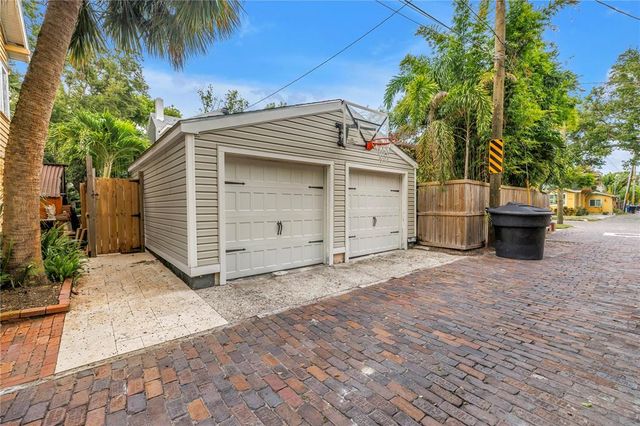 256 9TH AVENUE NE, St Petersburg, FL 33701