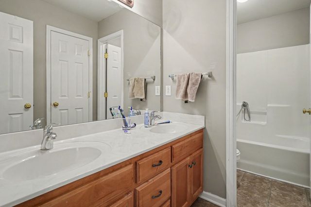 1324 Saybrook Xing, Thompsons Station, TN 37179