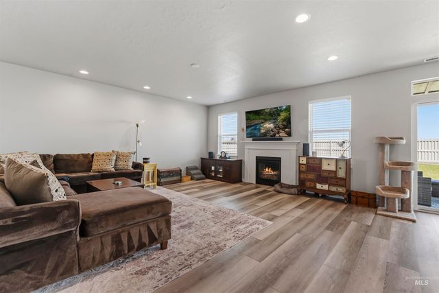 5684 E Garby St, Nampa, ID 83687