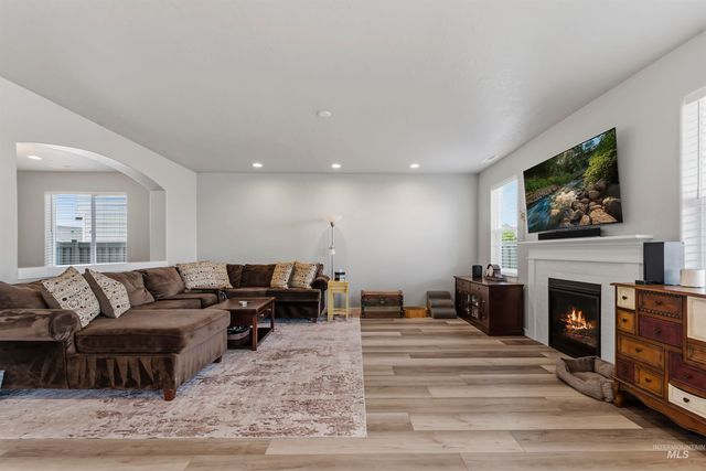 5684 E Garby St, Nampa, ID 83687