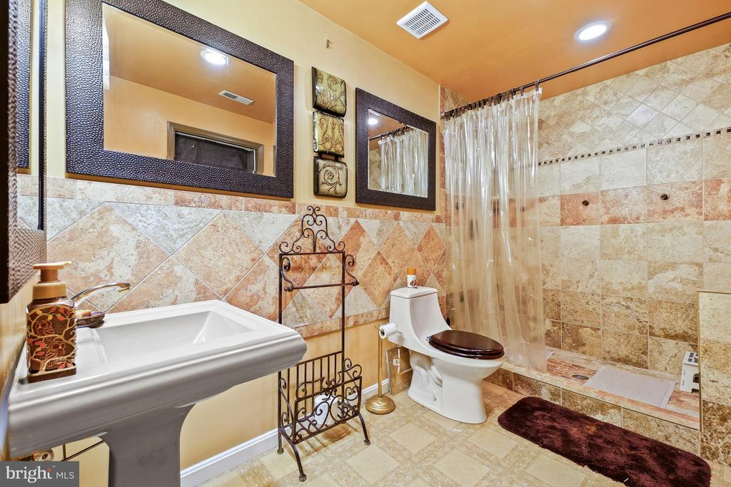 Image 27 of property listing at 2303 WHITEHALL ST, Suitland, MD 20746