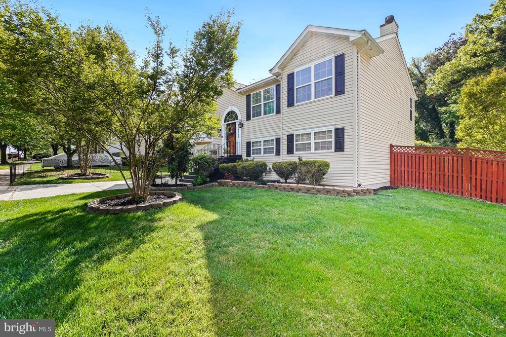 Image 3 of property listing at 2303 WHITEHALL ST, Suitland, MD 20746