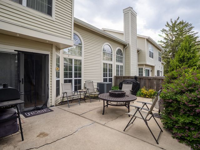 604 Sturnbridge Lane, Schaumburg, IL 60173