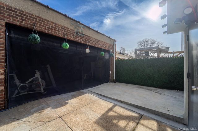 7505 60th Place, Glendale, NY 11385