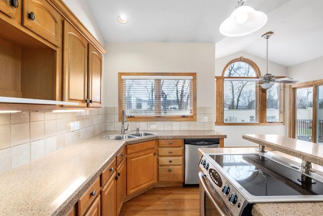 707 N Crest Ridge Ct, Wichita, KS 67230