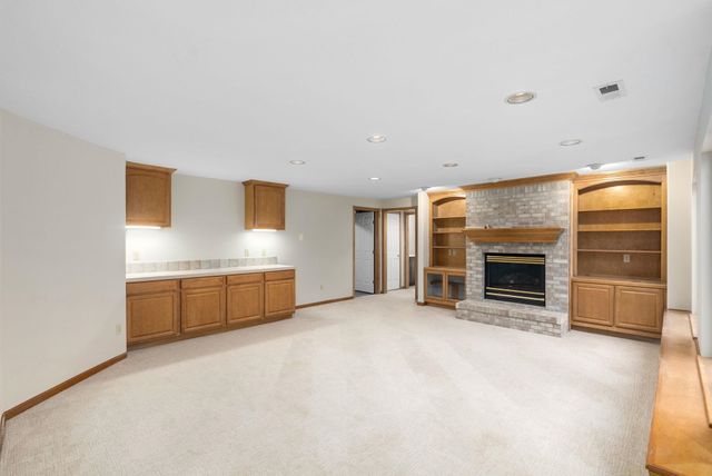 707 N Crest Ridge Ct, Wichita, KS 67230