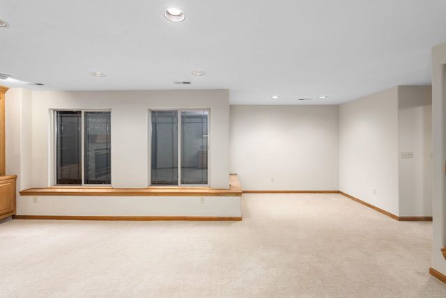 707 N Crest Ridge Ct, Wichita, KS 67230