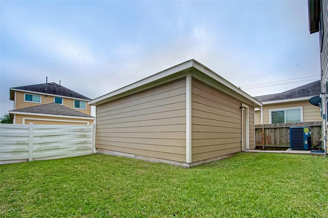 1735 Nichole Woods Drive, Houston, TX 77047