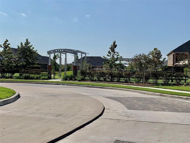1735 Nichole Woods Drive, Houston, TX 77047