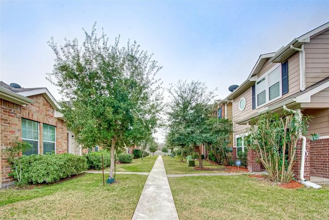 1735 Nichole Woods Drive, Houston, TX 77047