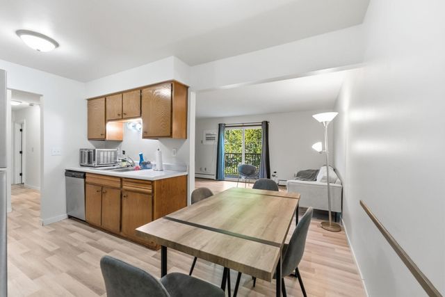 3155 Old Highway 8 203, Roseville, MN 55418