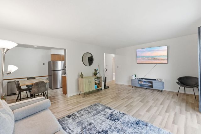 3155 Old Highway 8 203, Roseville, MN 55418