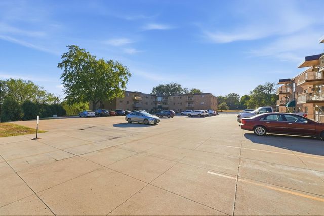 3155 Old Highway 8 203, Roseville, MN 55418