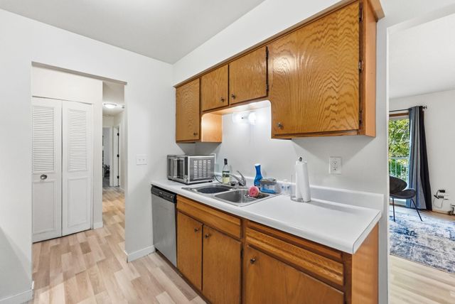 3155 Old Highway 8 203, Roseville, MN 55418