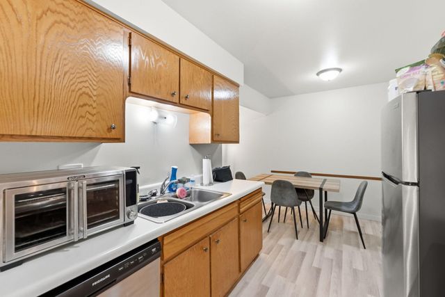 3155 Old Highway 8 203, Roseville, MN 55418
