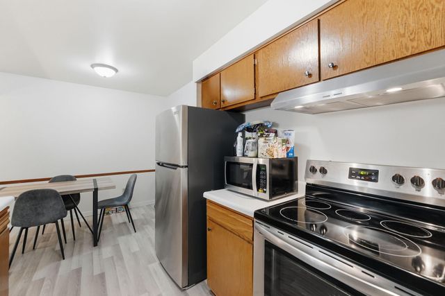3155 Old Highway 8 203, Roseville, MN 55418