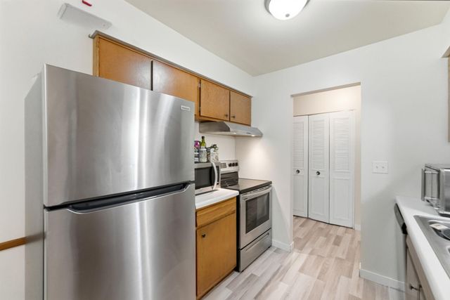 3155 Old Highway 8 203, Roseville, MN 55418