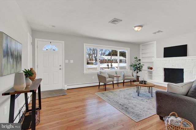 2479 ELLENDALE DR, Lancaster, PA 17602