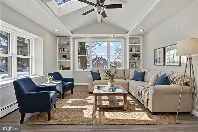 2479 ELLENDALE DR, Lancaster, PA 17602