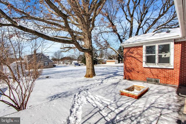 2479 ELLENDALE DR, Lancaster, PA 17602