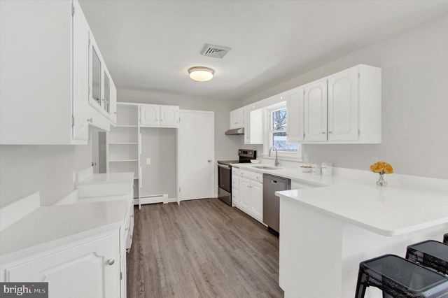 2479 ELLENDALE DR, Lancaster, PA 17602