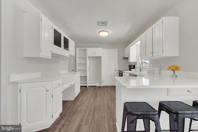 2479 ELLENDALE DR, Lancaster, PA 17602