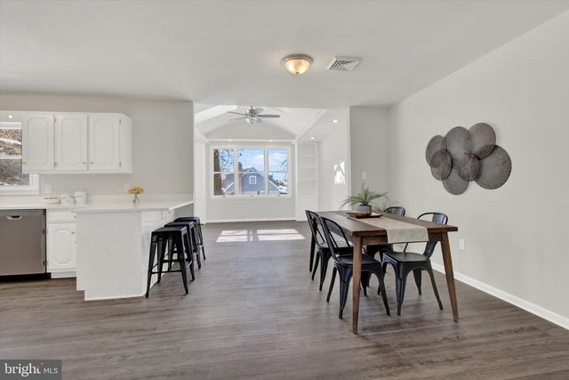 2479 ELLENDALE DR, Lancaster, PA 17602