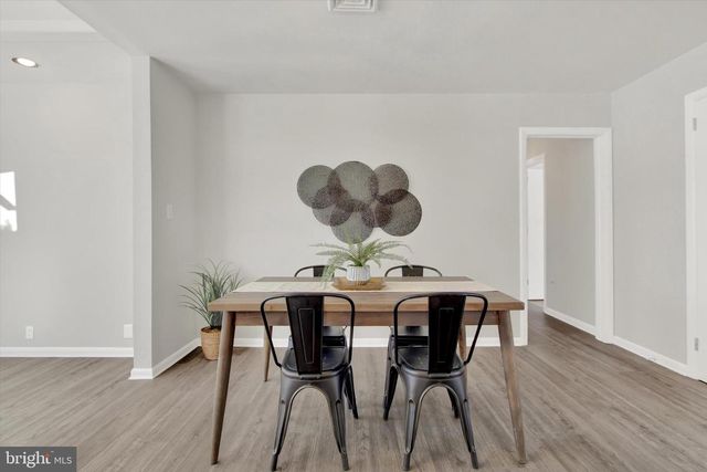 2479 ELLENDALE DR, Lancaster, PA 17602