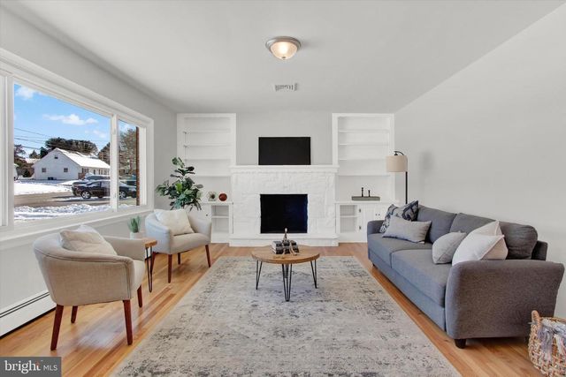 2479 ELLENDALE DR, Lancaster, PA 17602