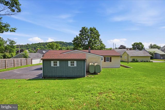 351 E FULTON ST, Ephrata, PA 17522