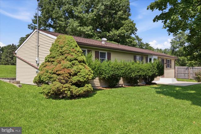 351 E FULTON ST, Ephrata, PA 17522