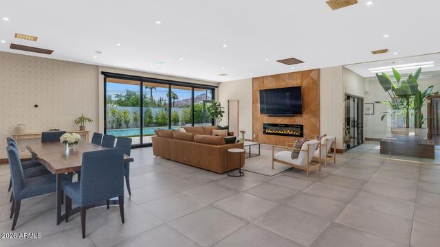 5812 N 44th Place, Phoenix, AZ 85018