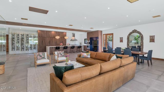 5812 N 44th Place, Phoenix, AZ 85018