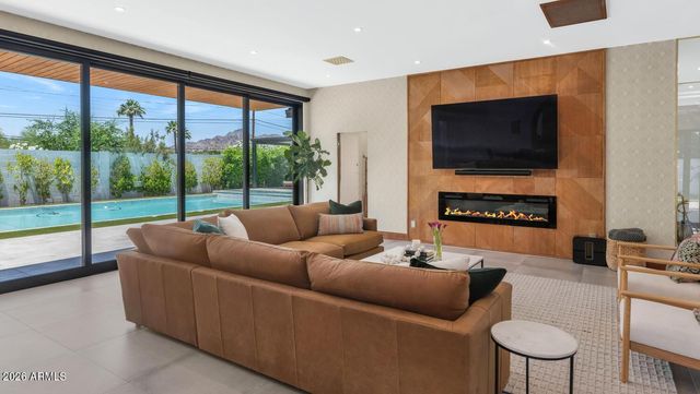 5812 N 44th Place, Phoenix, AZ 85018