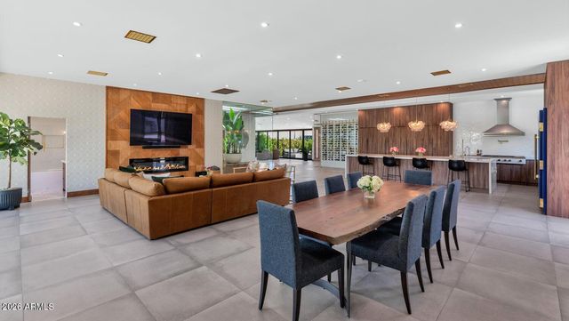 5812 N 44th Place, Phoenix, AZ 85018