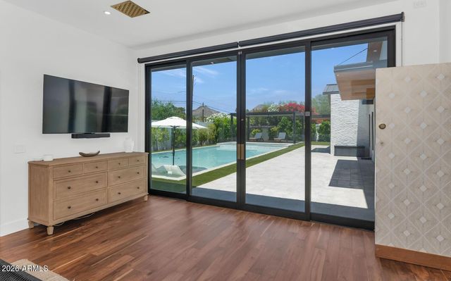 5812 N 44th Place, Phoenix, AZ 85018