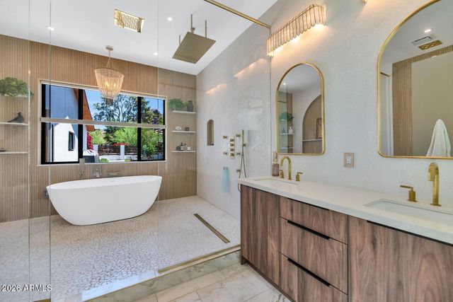 5812 N 44th Place, Phoenix, AZ 85018