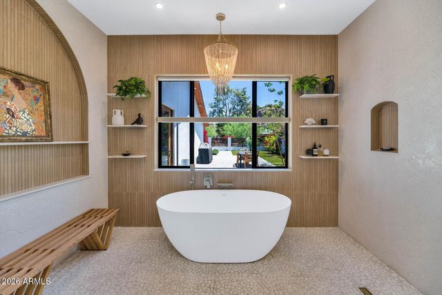 5812 N 44th Place, Phoenix, AZ 85018