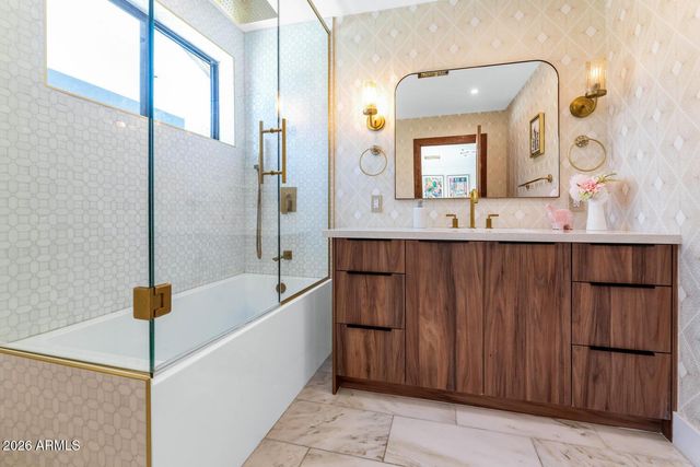 5812 N 44th Place, Phoenix, AZ 85018