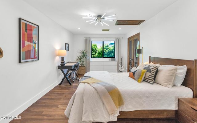 5812 N 44th Place, Phoenix, AZ 85018