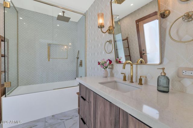 5812 N 44th Place, Phoenix, AZ 85018