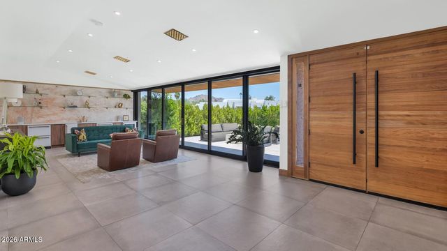 5812 N 44th Place, Phoenix, AZ 85018